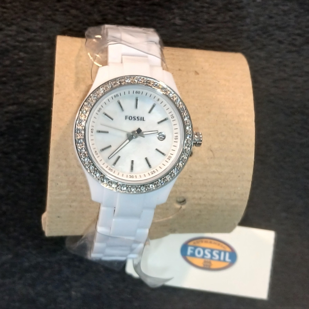 Fossil Women's Elegant White and Silver Watch